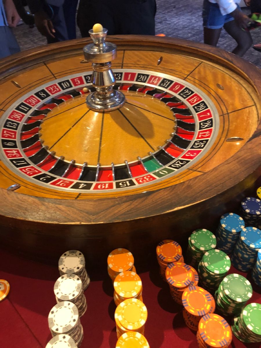 Holland Casino کھلاڑیوں کے لیے لائیو کیسینو سیکشن